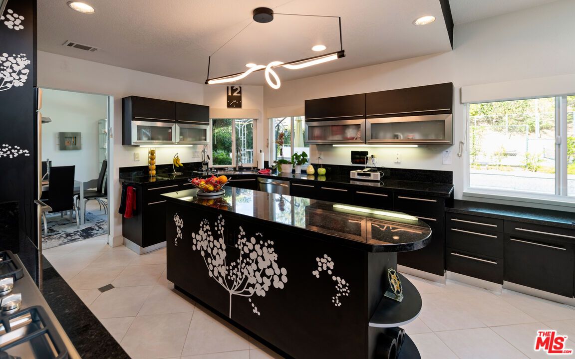 Dining room, Interior, Kitchen, Pendant Lights, Recessed Lighting, Stainless Steel Appliances