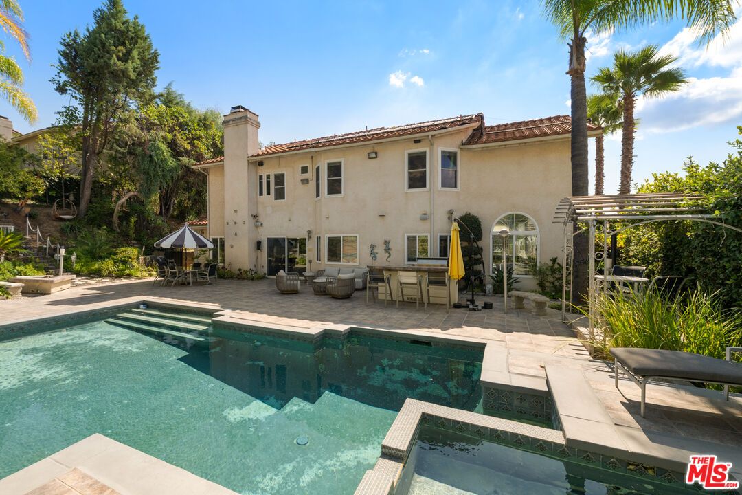 Exterior, Pool
