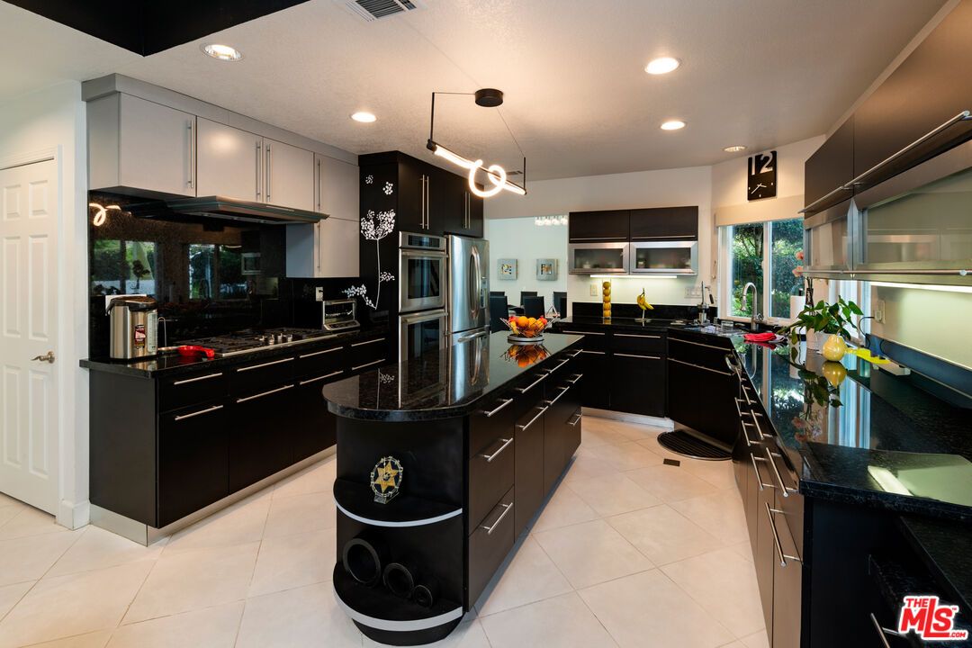 Interior, Kitchen, Pendant Lights, Recessed Lighting, Stainless Steel Appliances