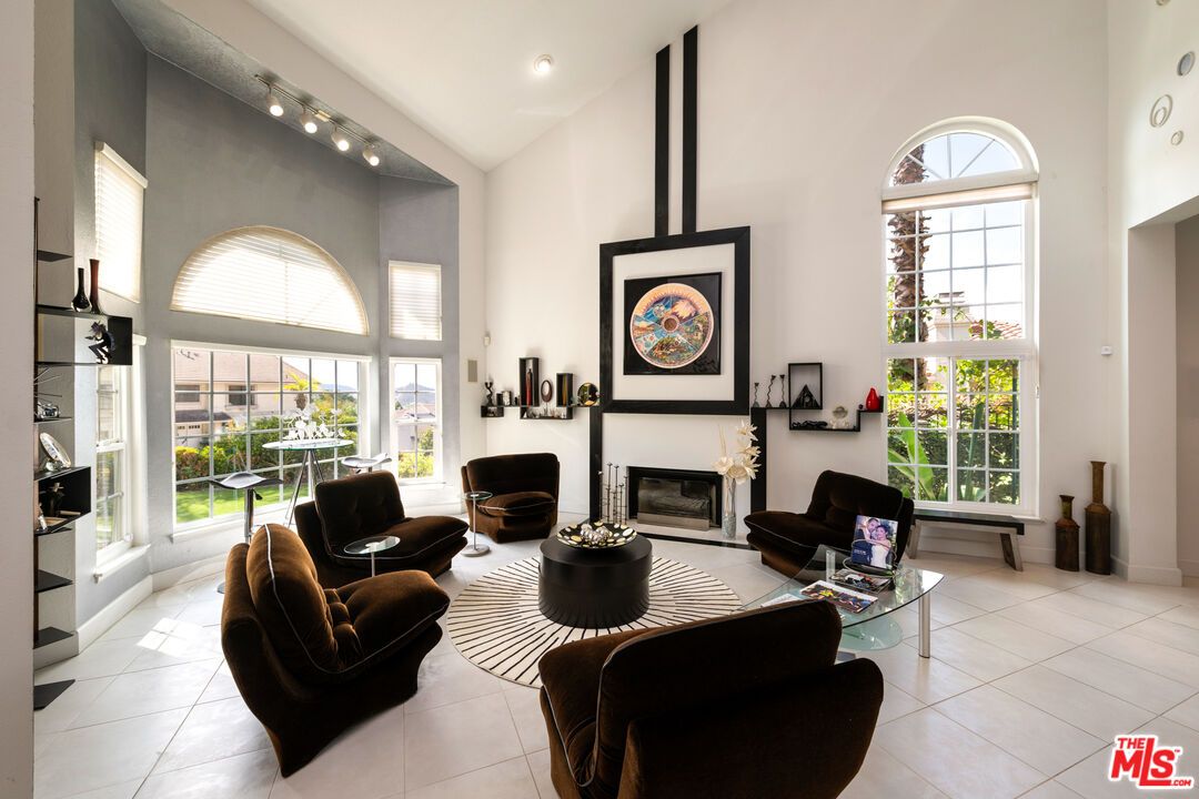 Fireplace, Interior, Living room, Recessed Lighting