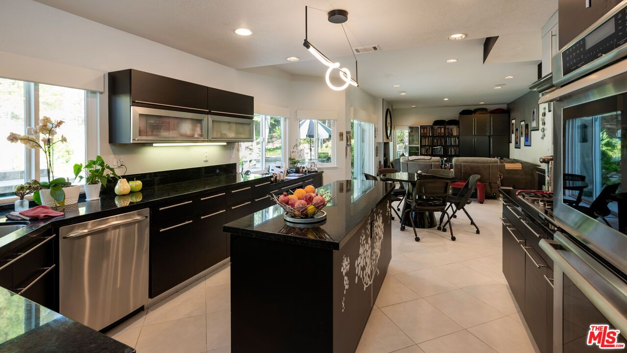 Dining room, Interior, Kitchen, Pendant Lights, Recessed Lighting, Stainless Steel Appliances