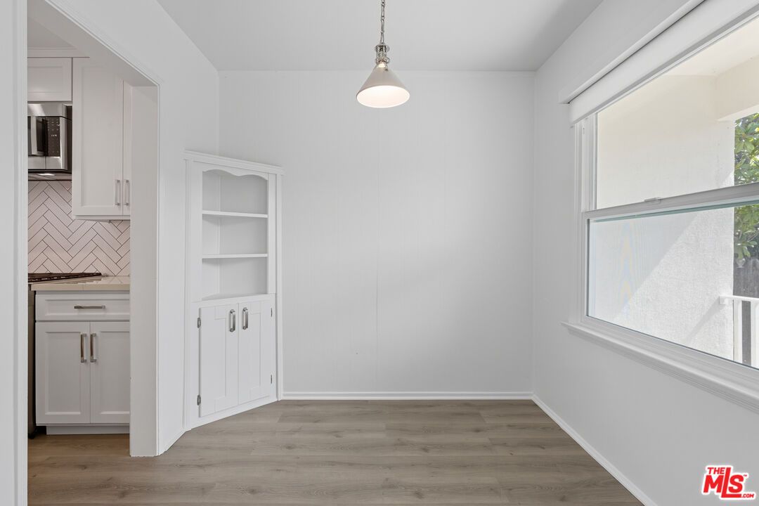 Empty room, Interior, Pendant Lights, Wood Texture Flooring