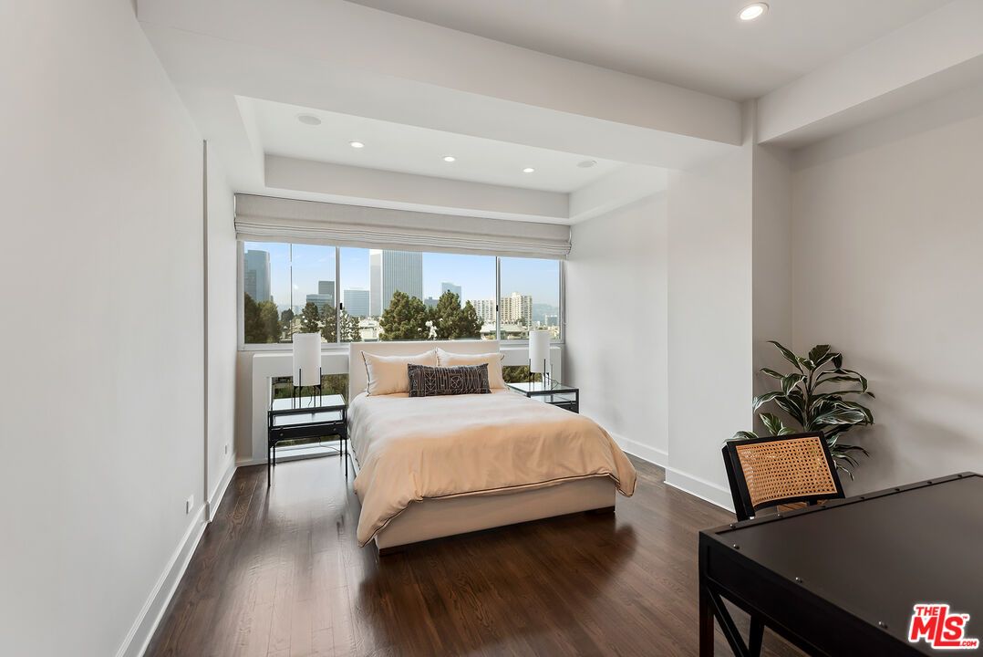 Bedroom, Interior, Recessed Lighting, Water, Wood Texture Flooring