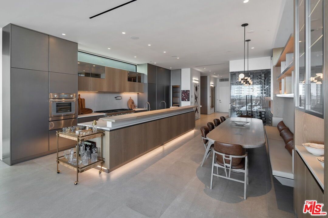 Chandelier, Dining room, Interior, Kitchen, Pendant Lights, Recessed Lighting, Stainless Steel Appliances