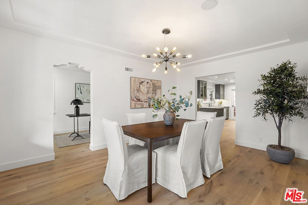 Dining room, Interior, Kitchen, Pendant Lights, Recessed Lighting, Wood Texture Flooring