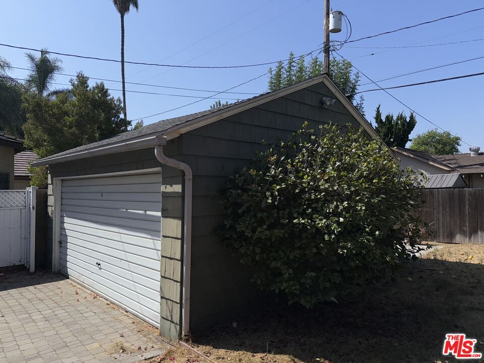 Detached Garage, Exterior