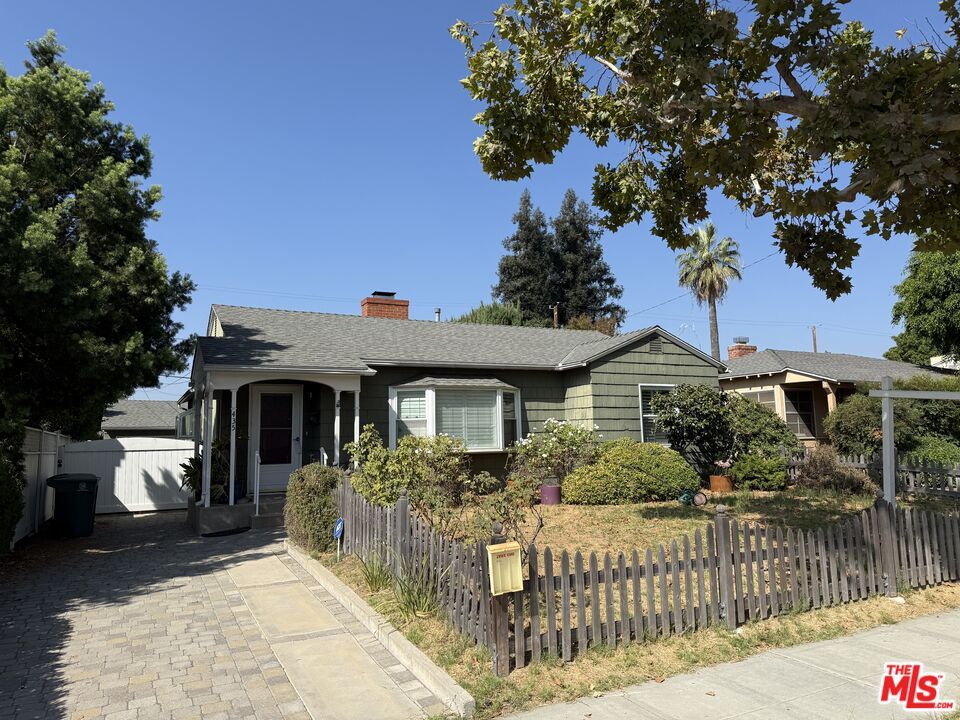 Backyard, Exterior, Facade, Ranch