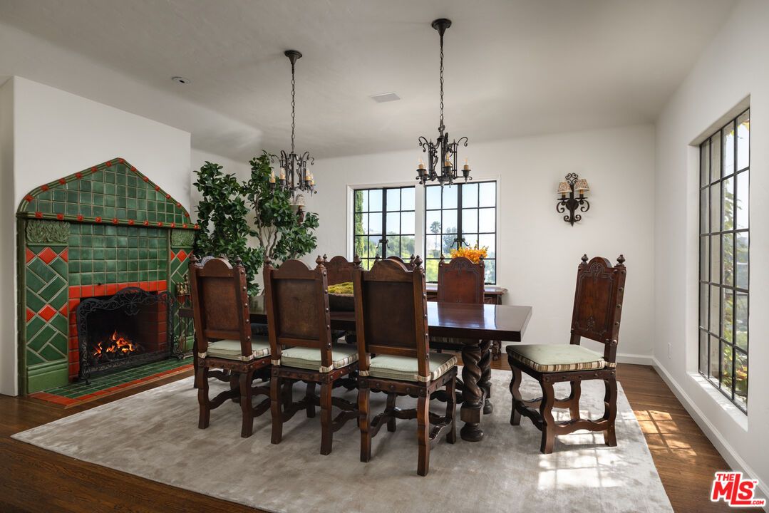Chandelier, Dining room, Fireplace, Interior, Pendant Lights, Wood Texture Flooring