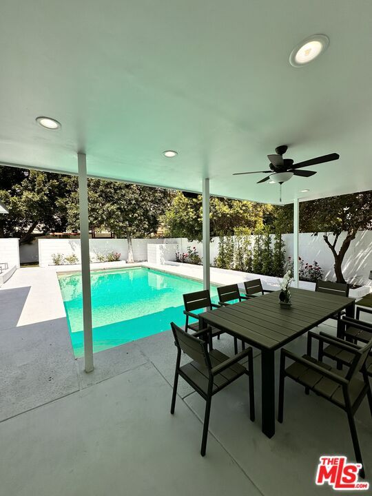 Exterior, Pool, Recessed Lighting