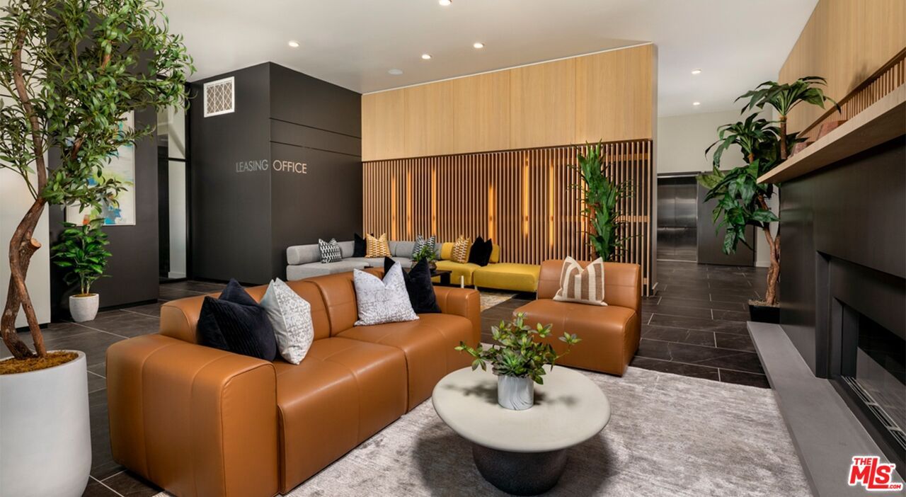 Fireplace, Interior, Living room, Recessed Lighting