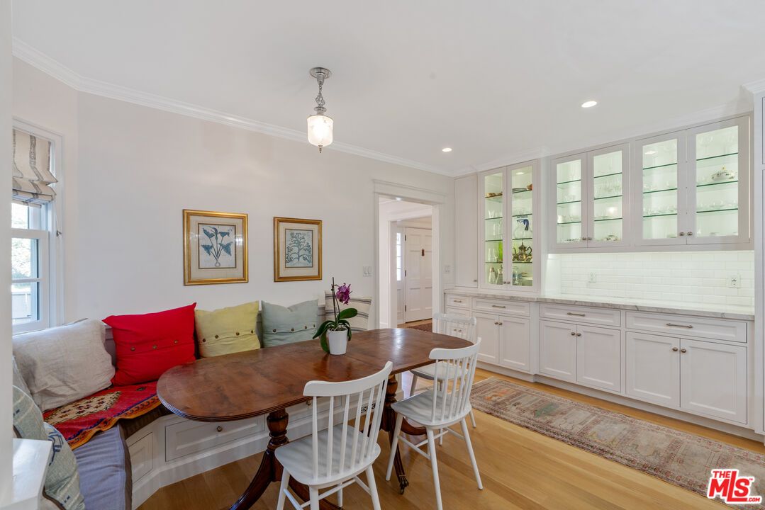 Dining room, Interior, Living room, Pendant Lights, Recessed Lighting, Wood Texture Flooring
