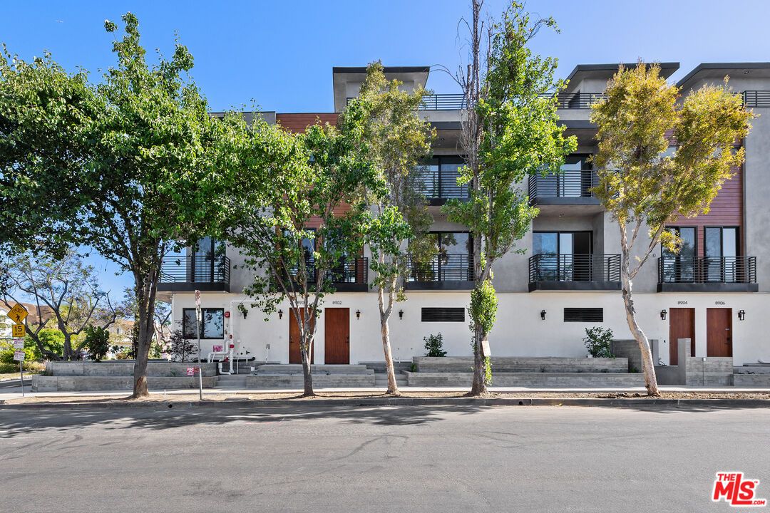 Exterior, Facade, Condo Building