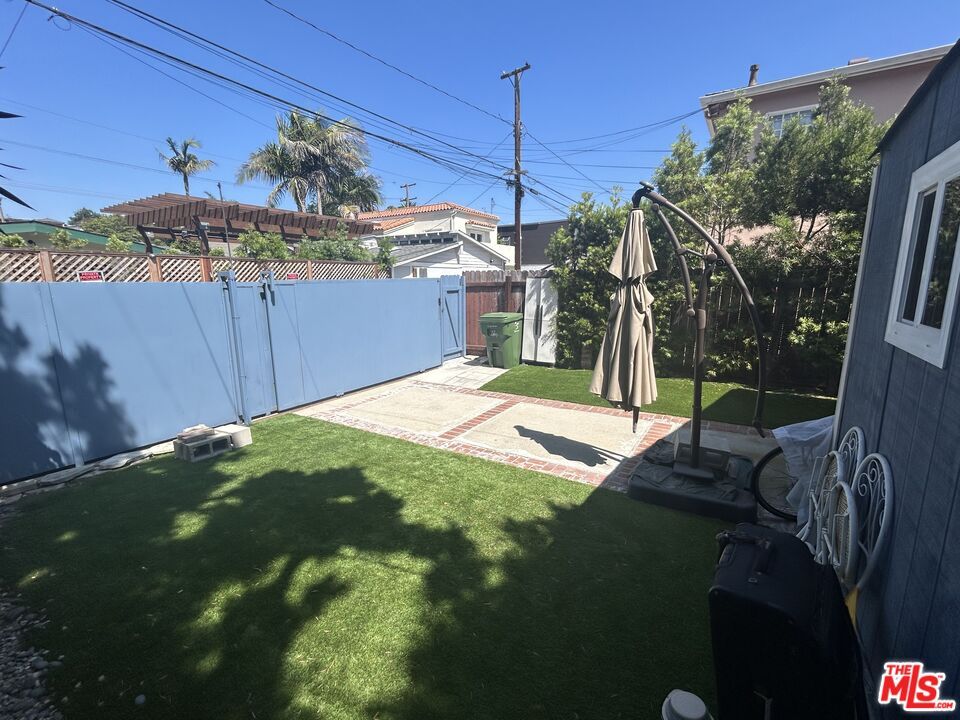 Backyard, Exterior