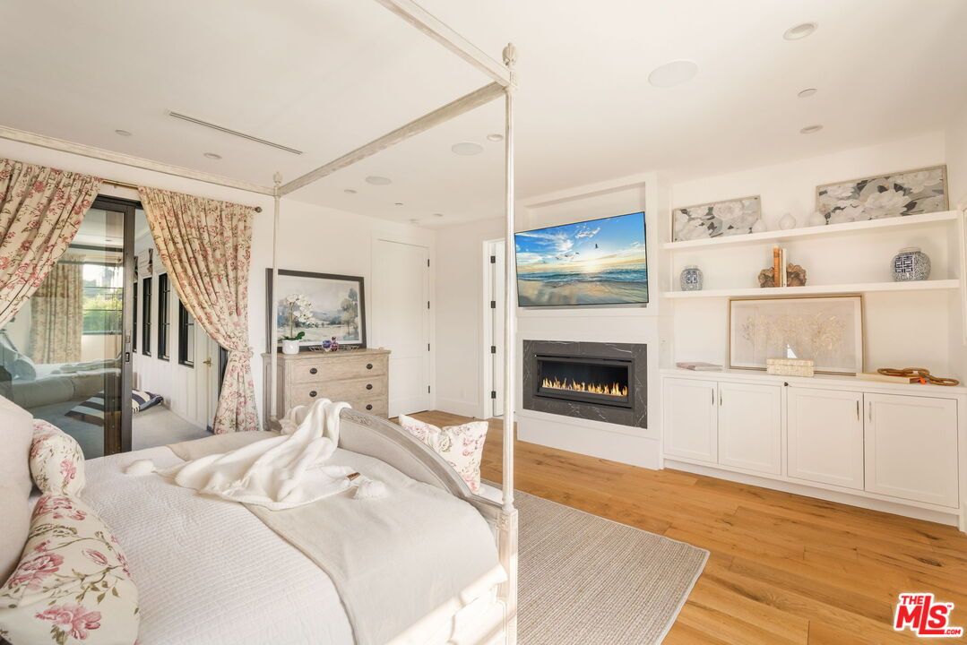 Bedroom, Fireplace, Interior, Recessed Lighting, Wood Texture Flooring