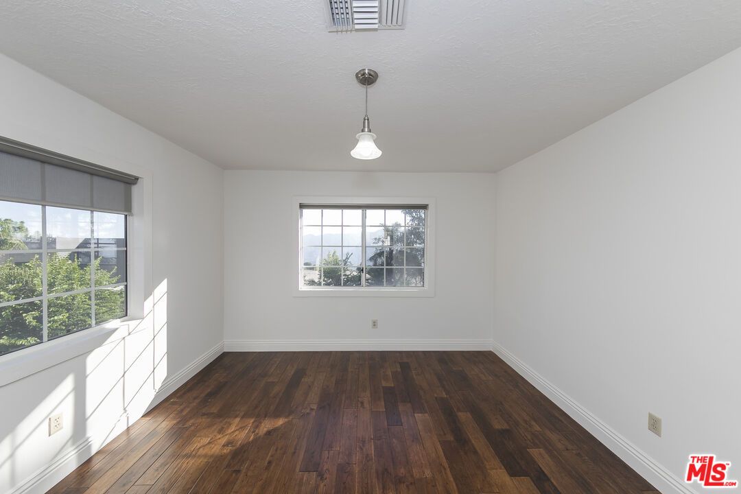 Empty room, Interior, Pendant Lights, Wood Texture Flooring