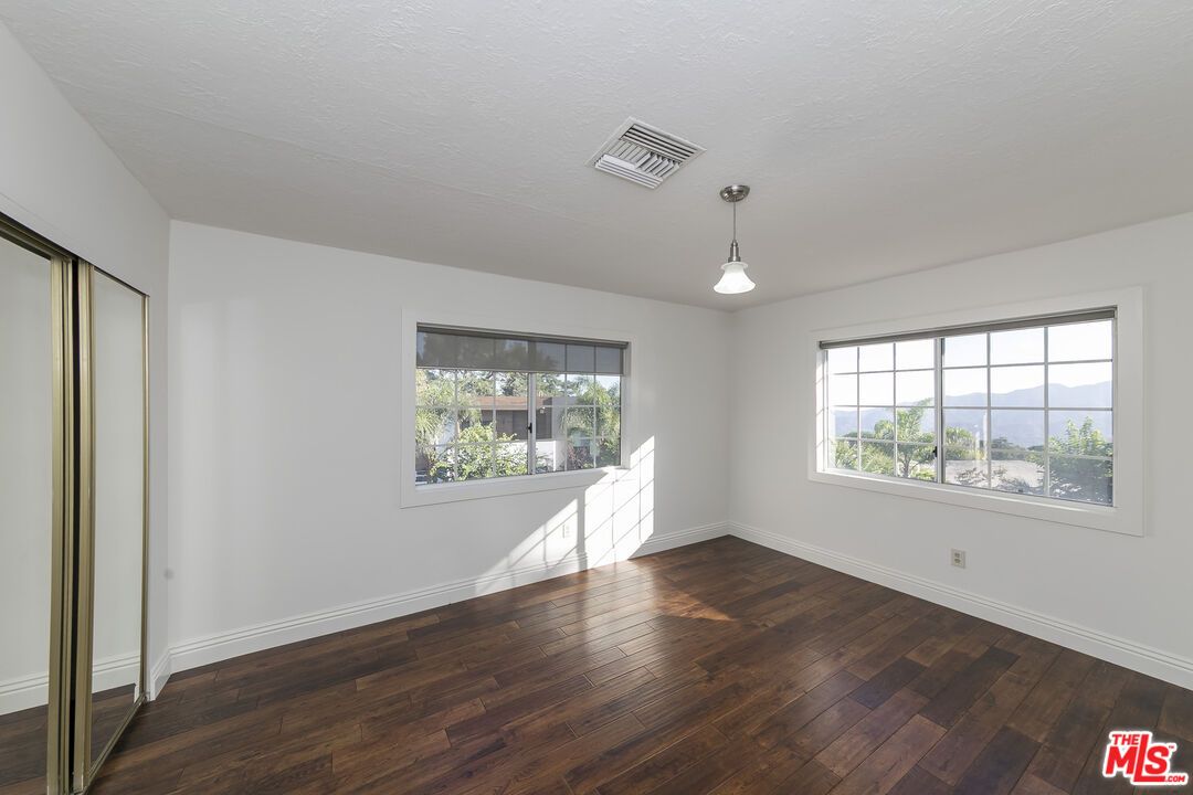 Empty room, Interior, Pendant Lights, Wood Texture Flooring