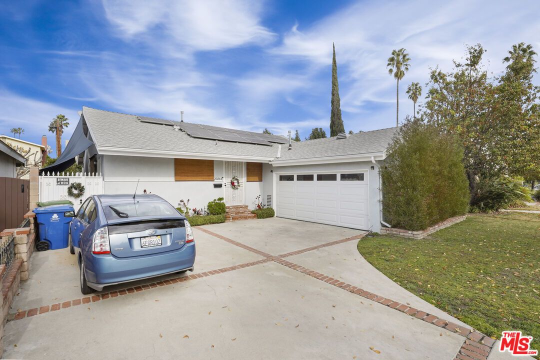 Attached, Exterior, Facade, Solar Panels, Ranch