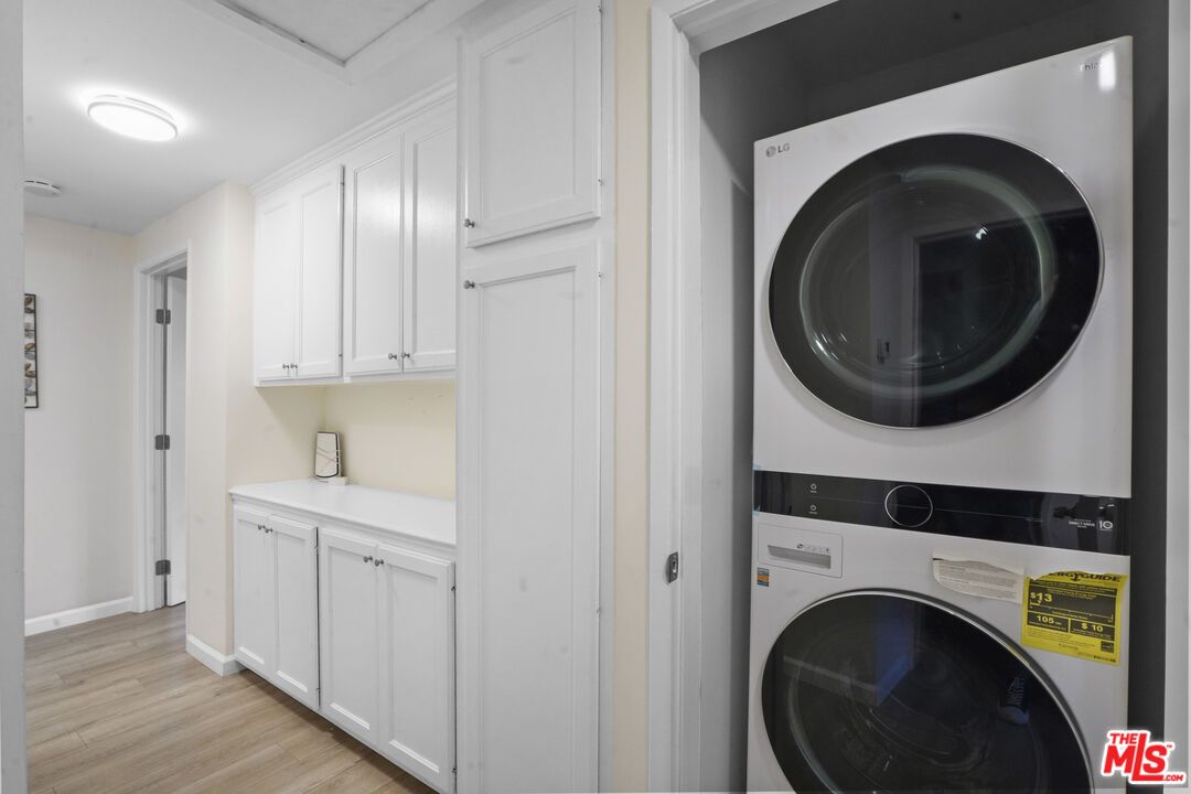 Interior, Recessed Lighting, Utility Closets, Washer, Wood Texture Flooring
