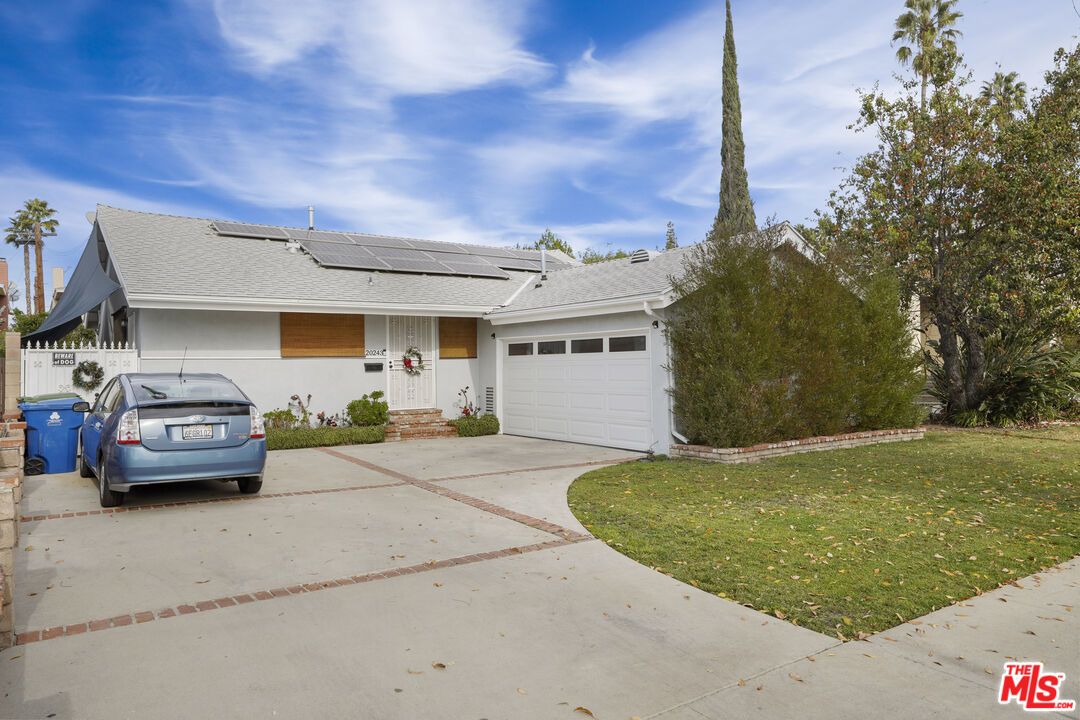 Attached, Exterior, Facade, Solar Panels, Ranch