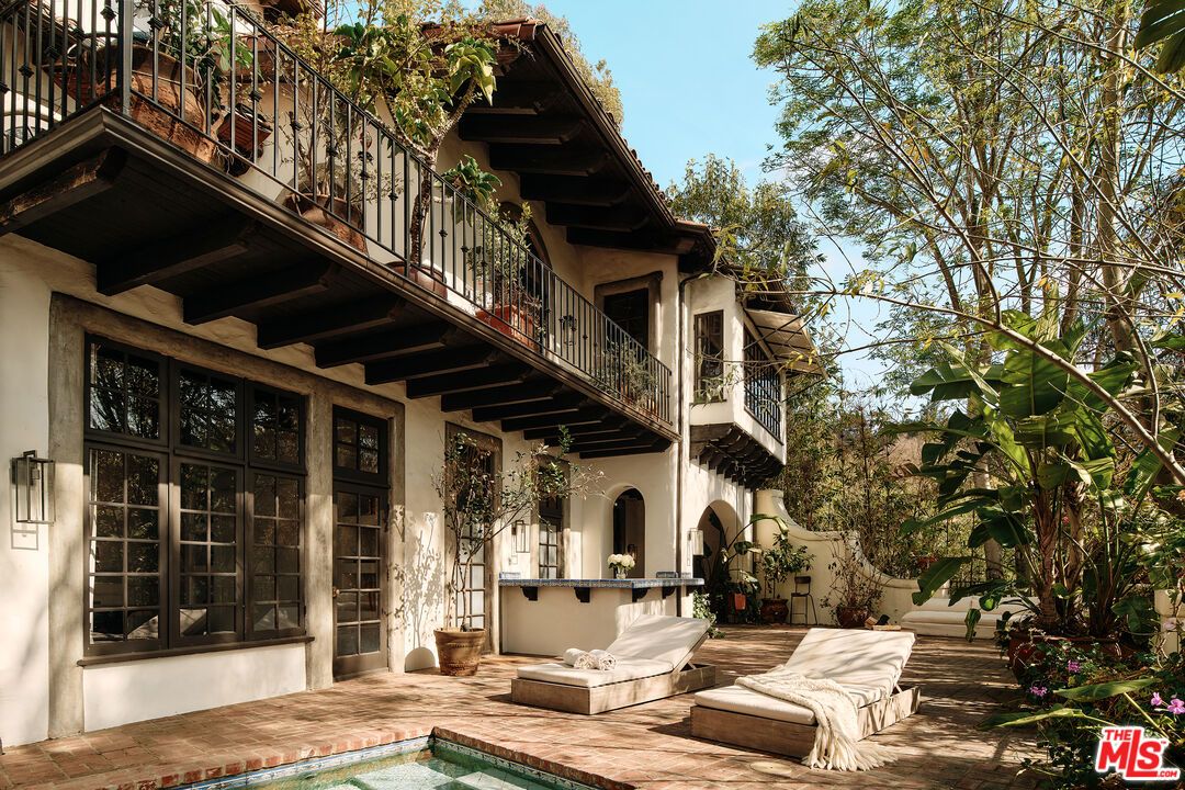 Exterior, Pool