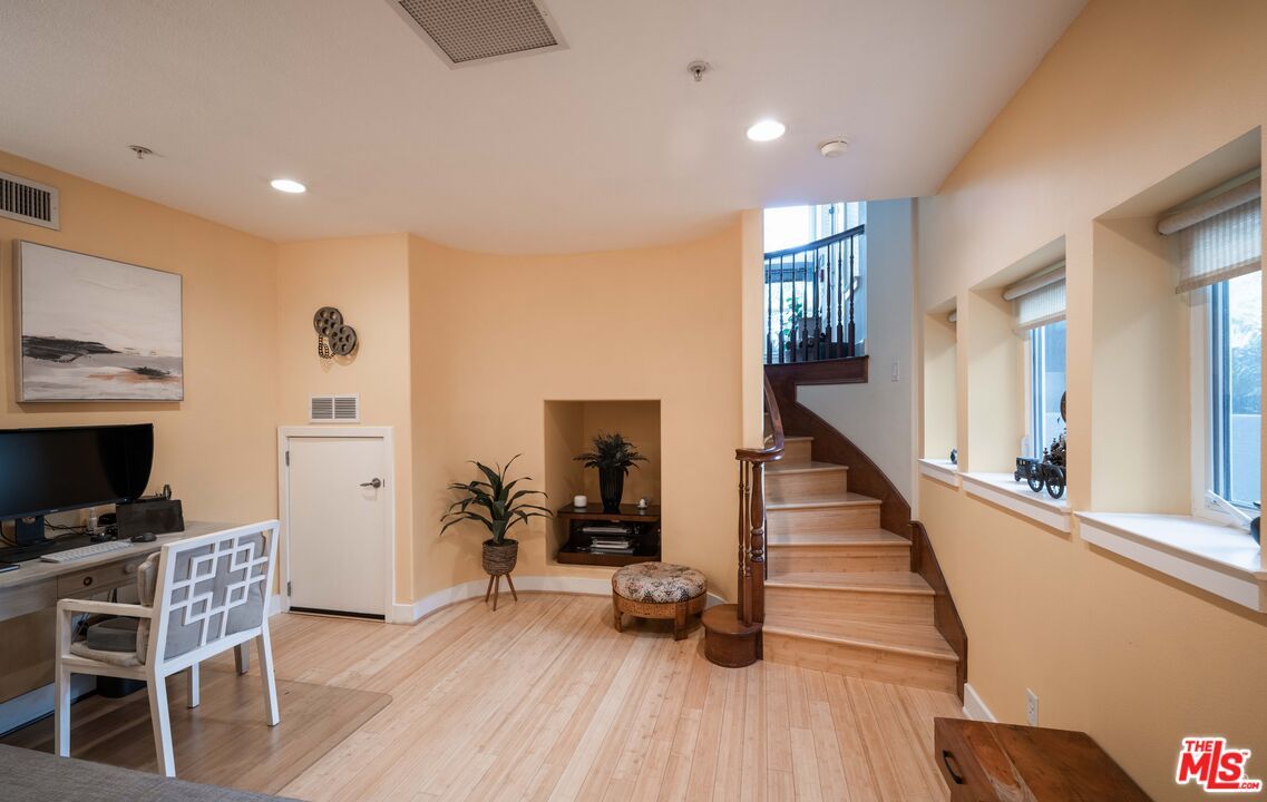 Home Office, Interior, Recessed Lighting, Wood Texture Flooring