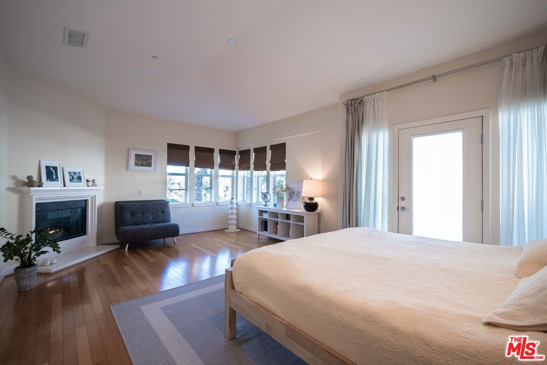 Bedroom, Fireplace, Interior, Wood Texture Flooring