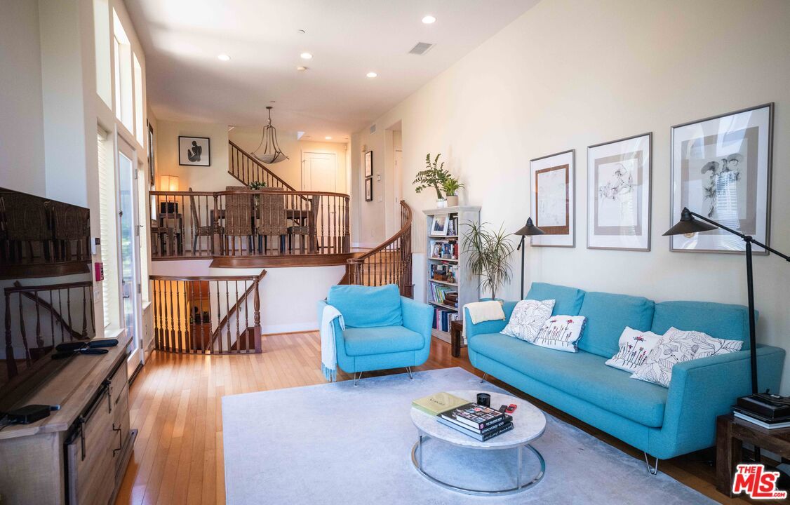 Interior, Living room, Pendant Lights, Recessed Lighting, Wood Texture Flooring