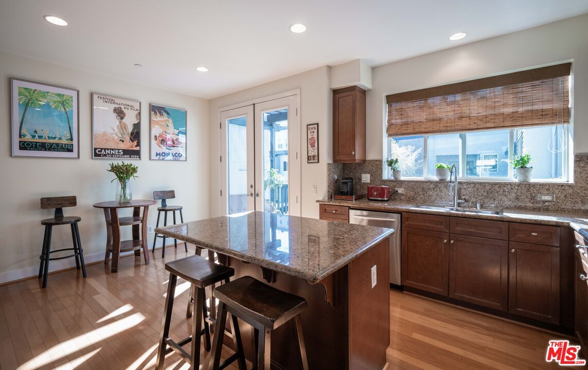 Dining room, Interior, Kitchen, Recessed Lighting, Wood Texture Flooring