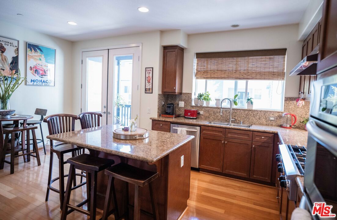 Dining room, Interior, Kitchen, Recessed Lighting, Wood Texture Flooring