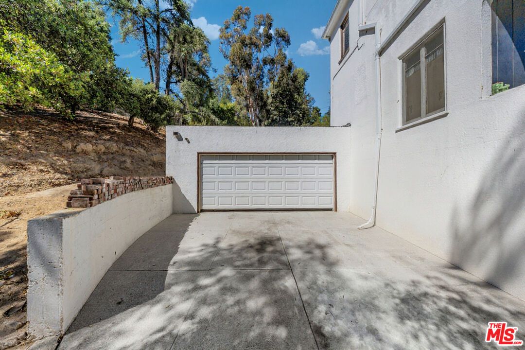 Detached Garage, Exterior