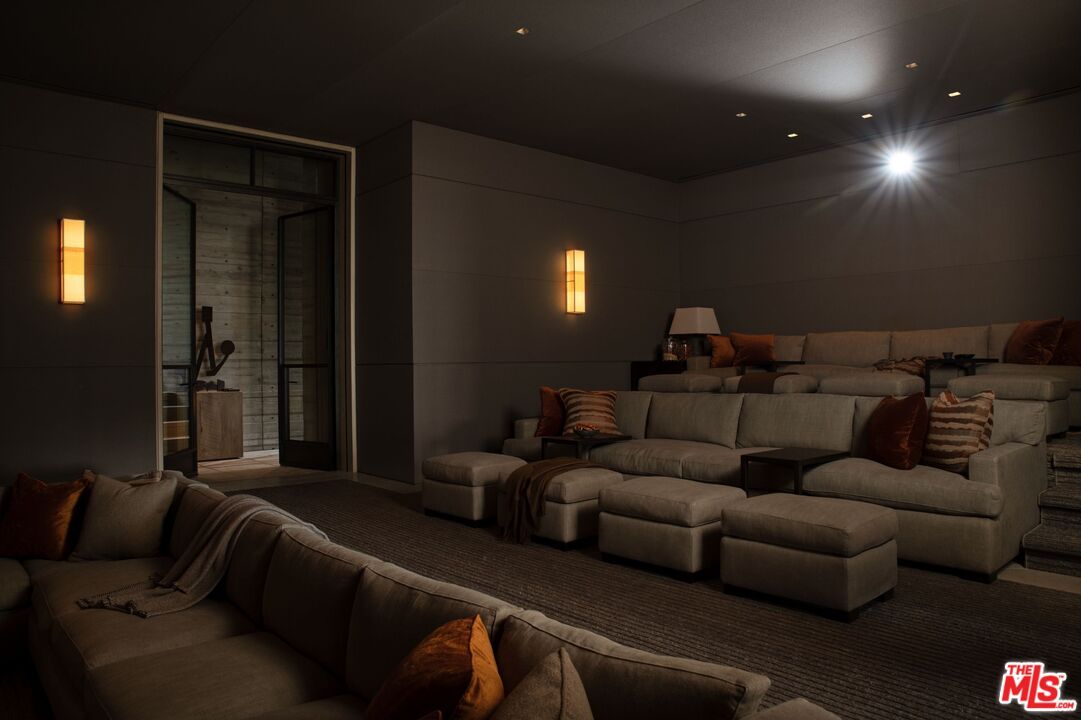 Interior, Projection Screen, Recessed Lighting, Theatre Room