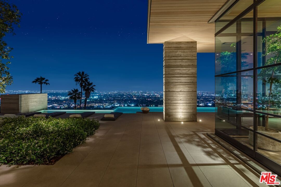Exterior, Pool, Other