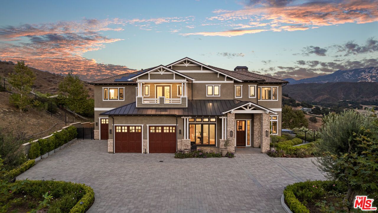 Attached, Exterior, Facade, American Craftsman