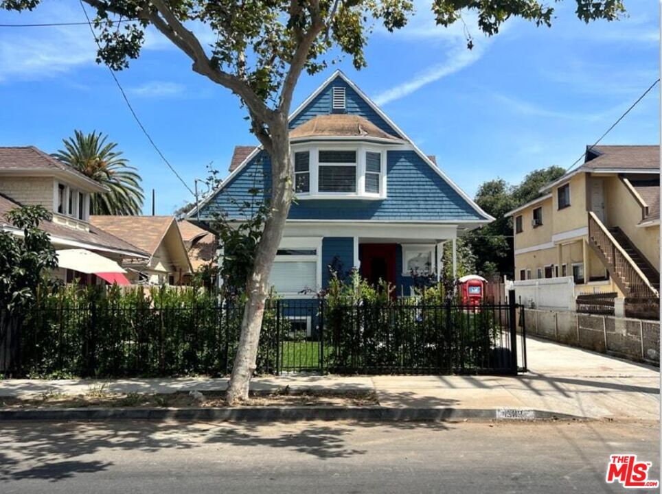 Exterior, Facade, Queen Anne Victorian