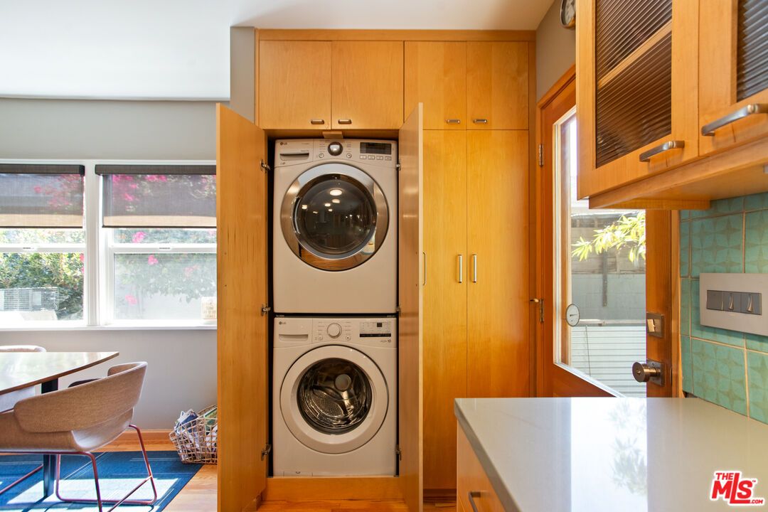 Interior, Utility Closets, Washer, Wood Texture Flooring