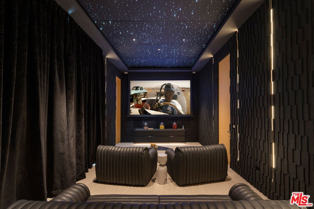 Interior, Projection Screen, Recessed Lighting, Theatre Room