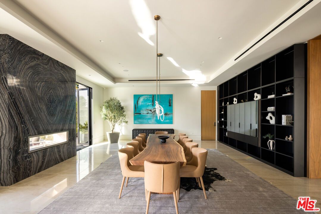 Dining room, Fireplace, Interior, Pendant Lights, Recessed Lighting
