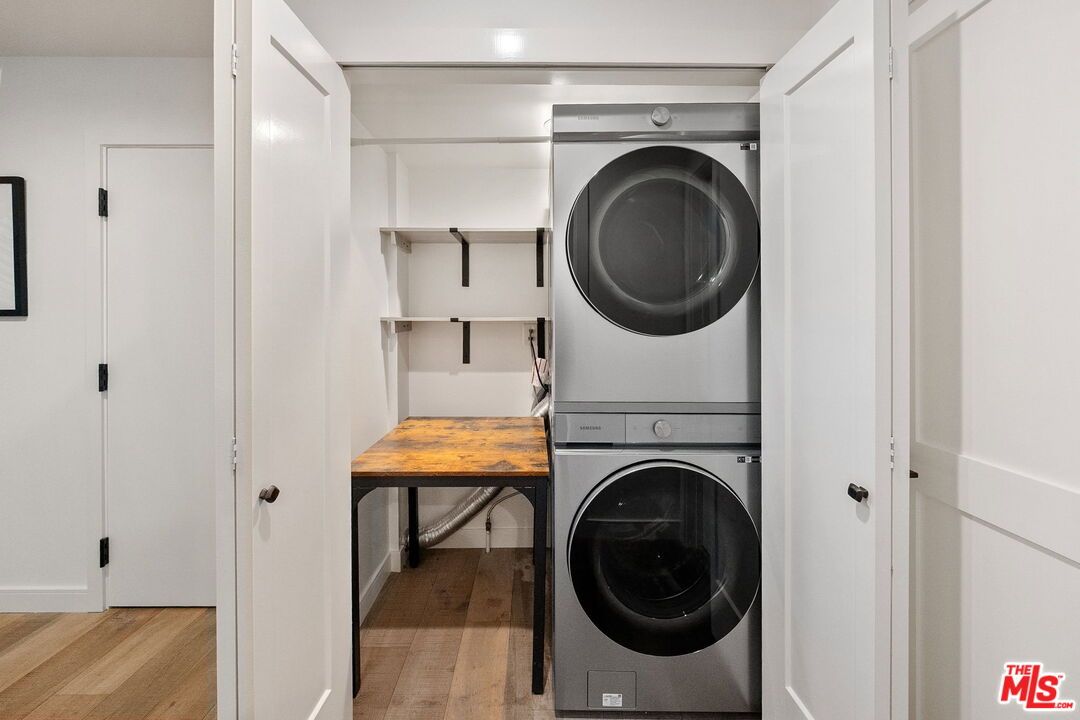 Interior, Utility Closets, Washer, Wood Texture Flooring