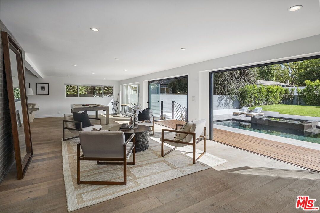 Billiard Table, Game Room, Interior, Living room, Recessed Lighting, Wood Texture Flooring