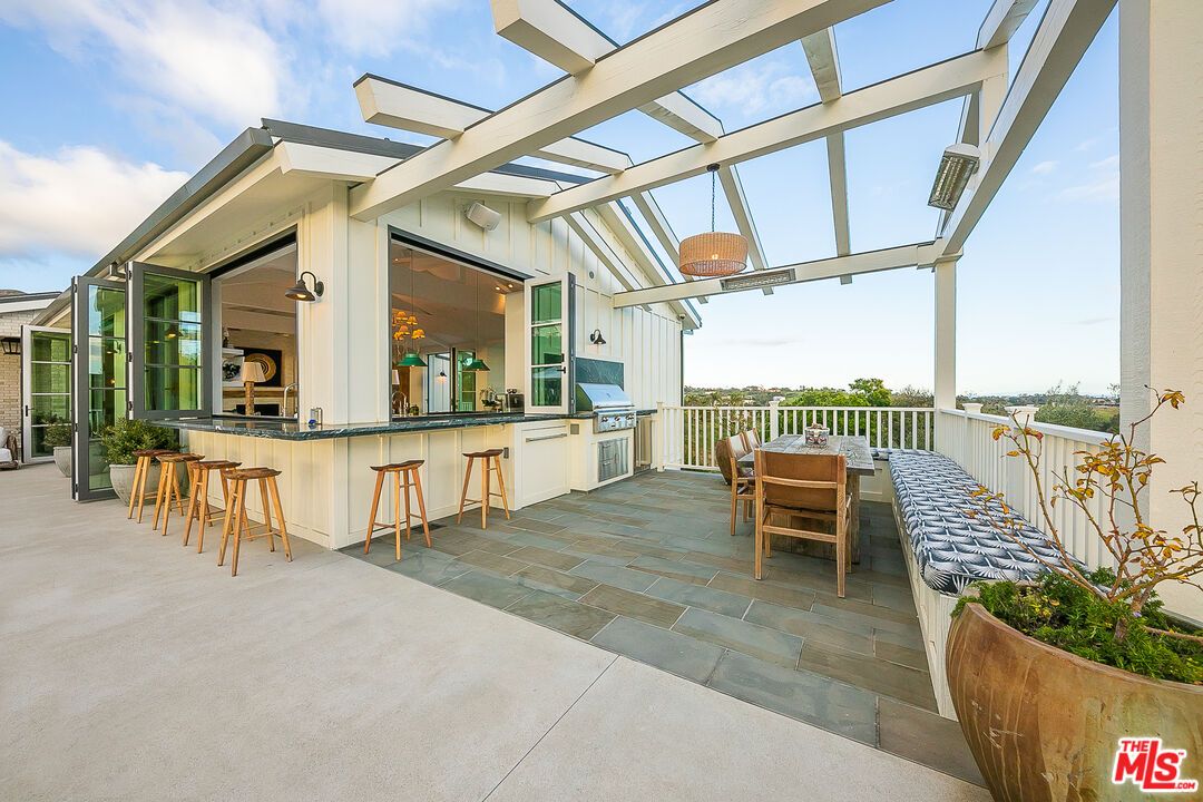 Exterior, Glass Ceilings, Outdoor Kitchen, Sun Room