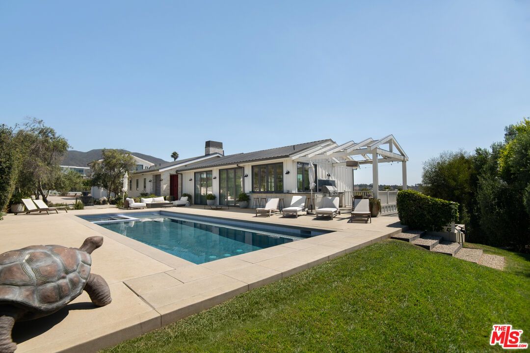 Exterior, Pool