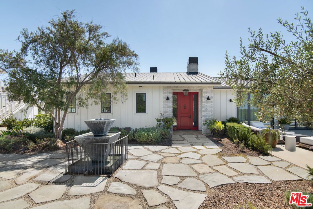 Backyard, Exterior, Facade, Cape Cod