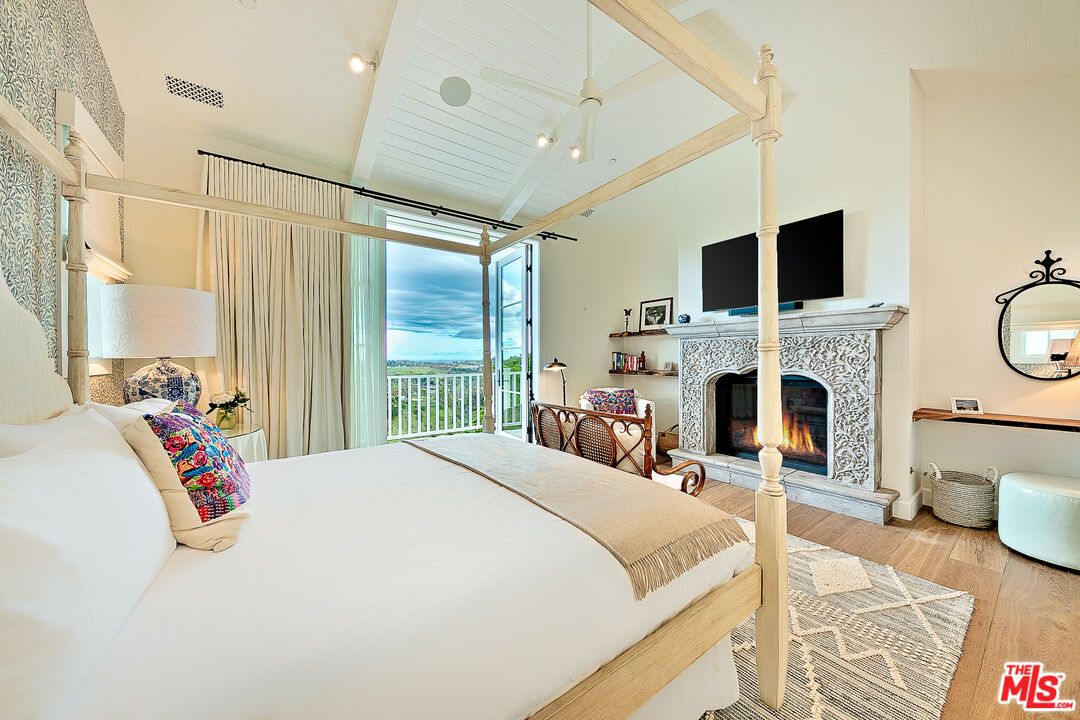 Bedroom, Fireplace, Interior, Recessed Lighting, Wood Texture Flooring