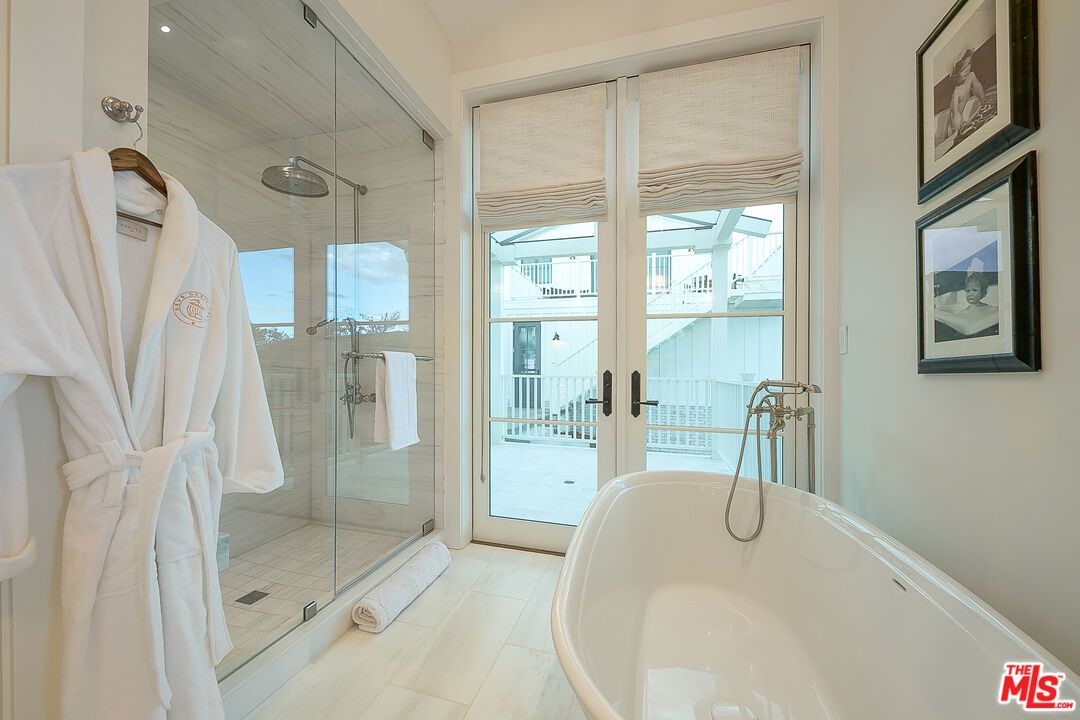 Bathroom, Free Standing Baths, Glass Shower, Interior, Recessed Lighting