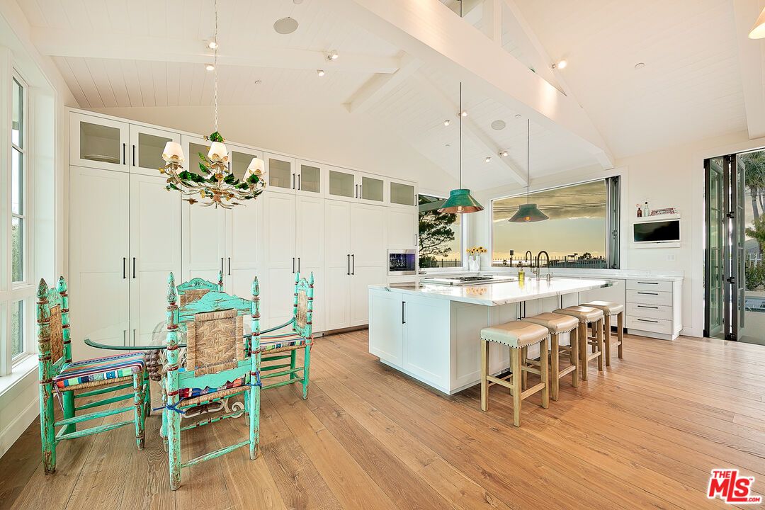 Dining room, Interior, Kitchen, Pendant Lights, Recessed Lighting, Wood Texture Flooring