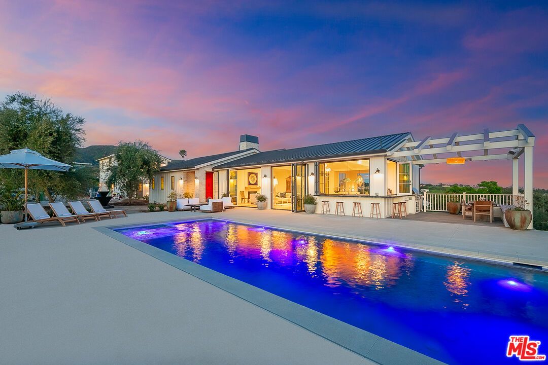 Exterior, Pool