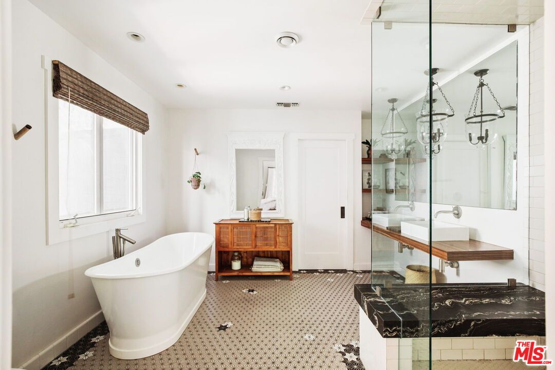 Bathroom, Free Standing Baths, Glass Shower, Interior, Pendant Lights, Recessed Lighting