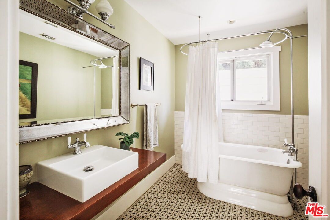 Bathroom, Free Standing Baths, Interior