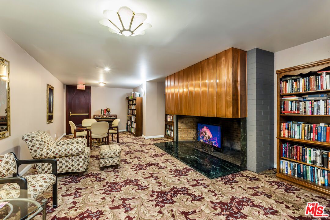Dining room, Fireplace, Interior