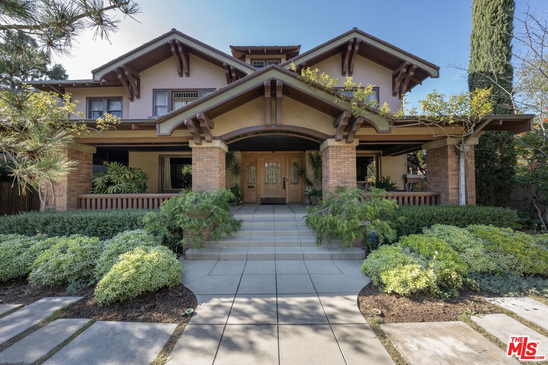 Exterior, Facade, Brick Facade, American Craftsman